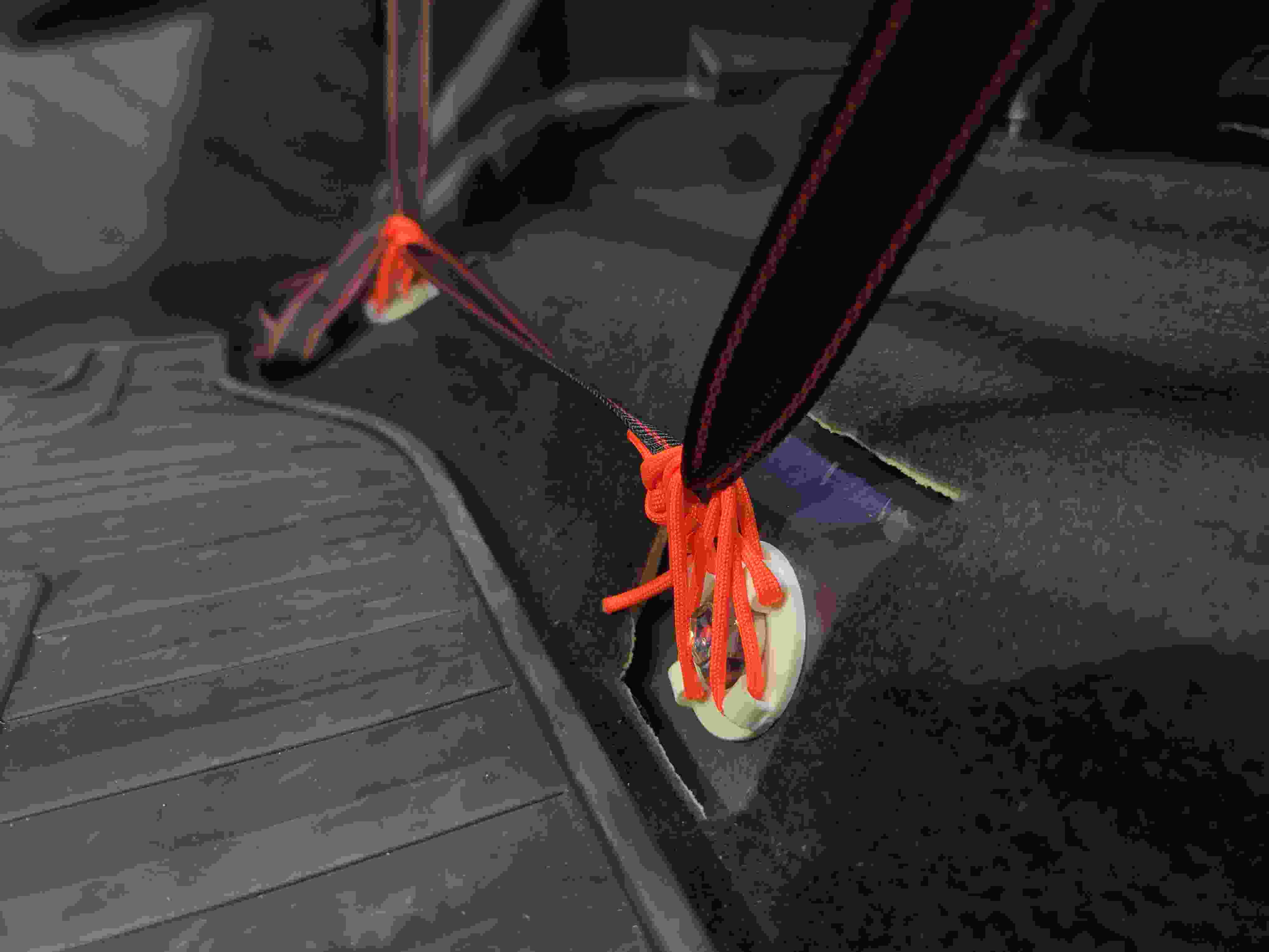 Closeup ow how the ropes went through the mount